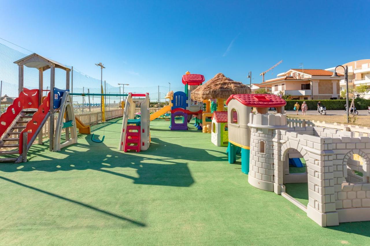 Case Vacanze Blue Bay Resort Розето-дельи-Абруцци Экстерьер фото