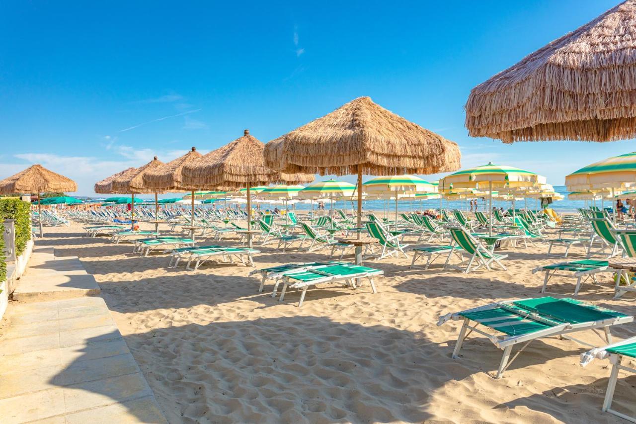 Case Vacanze Blue Bay Resort Розето-дельи-Абруцци Экстерьер фото