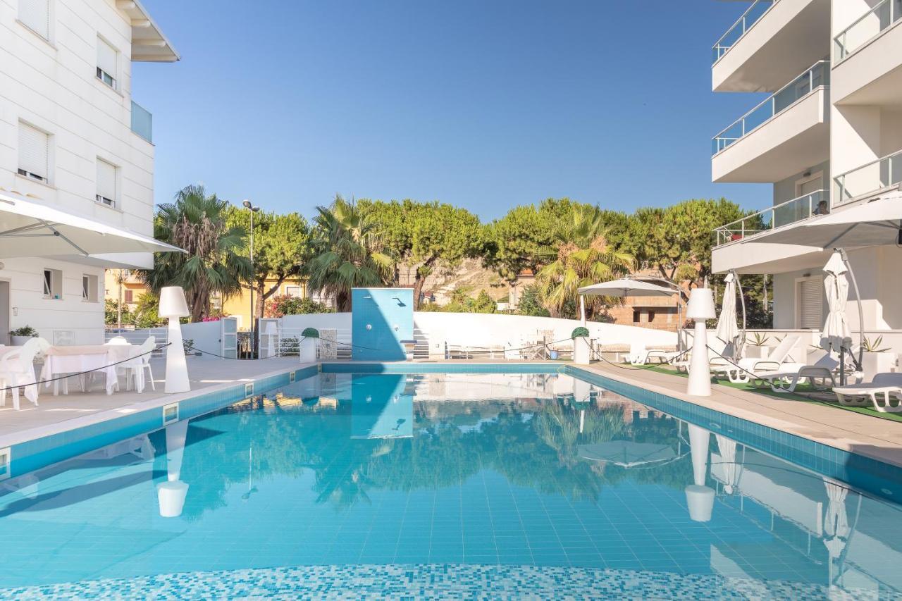 Case Vacanze Blue Bay Resort Розето-дельи-Абруцци Экстерьер фото