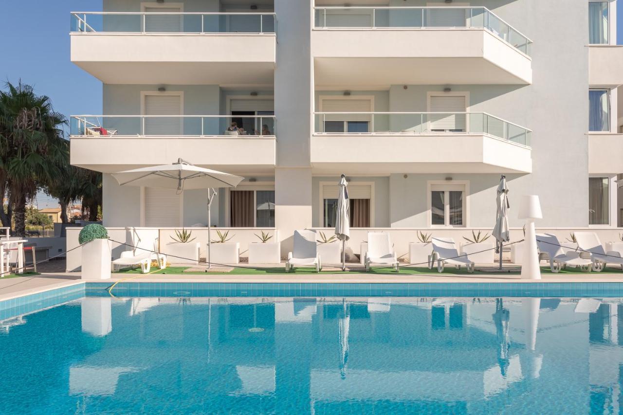 Case Vacanze Blue Bay Resort Розето-дельи-Абруцци Экстерьер фото