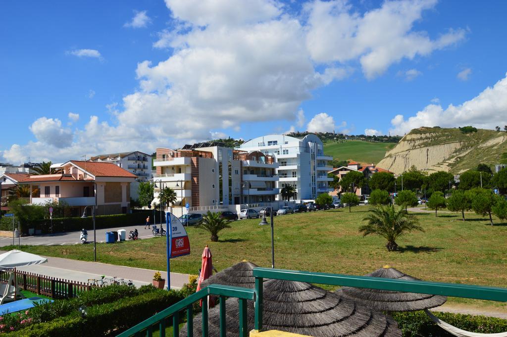 Case Vacanze Blue Bay Resort Розето-дельи-Абруцци Экстерьер фото