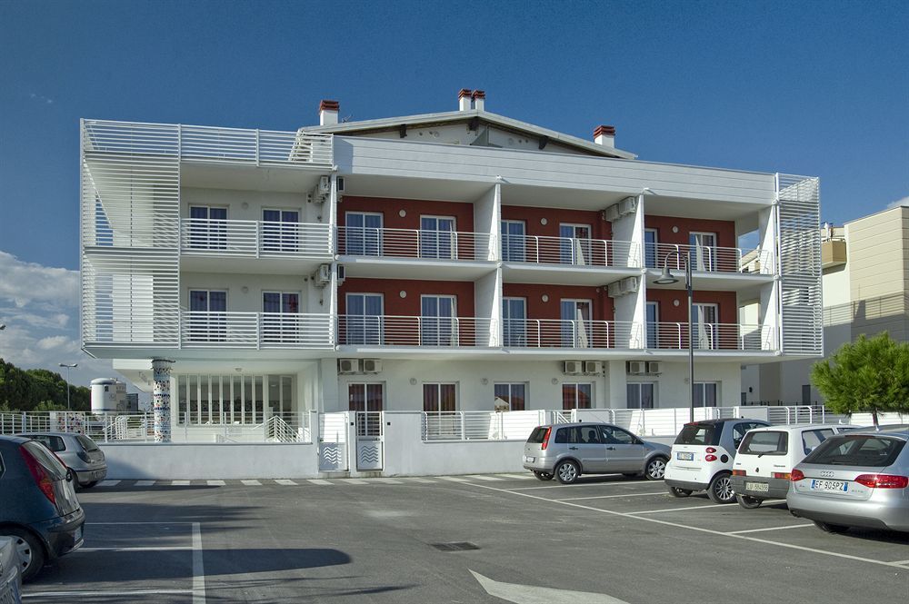 Case Vacanze Blue Bay Resort Розето-дельи-Абруцци Экстерьер фото