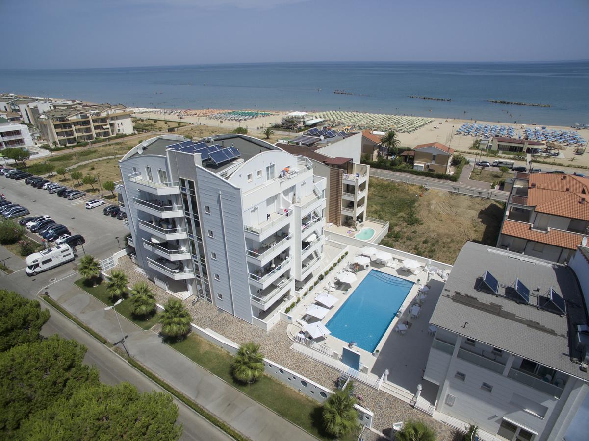Case Vacanze Blue Bay Resort Розето-дельи-Абруцци Экстерьер фото