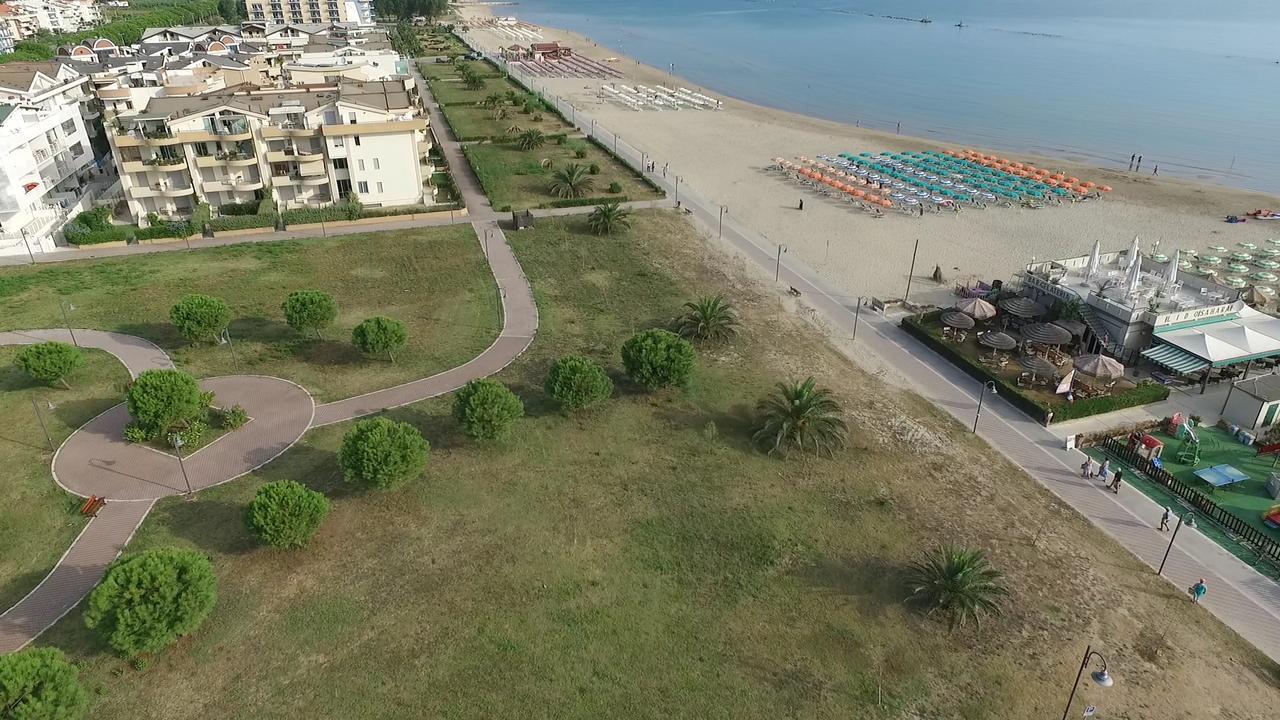 Case Vacanze Blue Bay Resort Розето-дельи-Абруцци Экстерьер фото